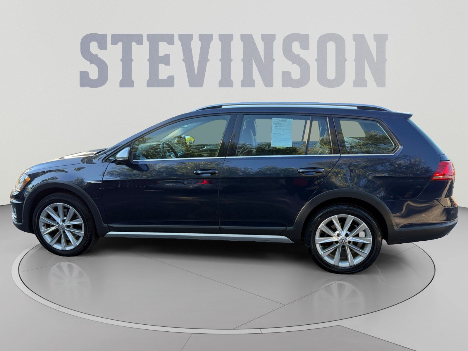 Used 2017 Volkswagen Golf Alltrack S AWD/4WD image 2