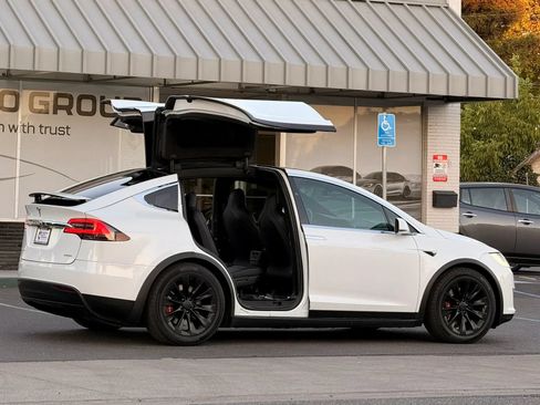Used 2018 Tesla Model X 100D AWD/4WD image 8