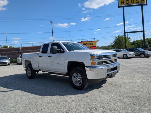 Used 2018 Chevrolet Silverado 2500 W/T RWD image 3