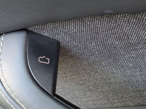 Used 2022 Tesla Model X Plaid image 36