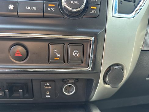 Used 2016 Nissan Titan PRO-4X w/ Pro-4x Convenience Package AWD/4WD image 21