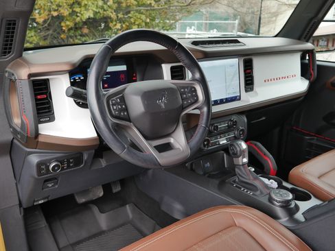 Certified 2024 Ford Bronco Heritage Edition image 4