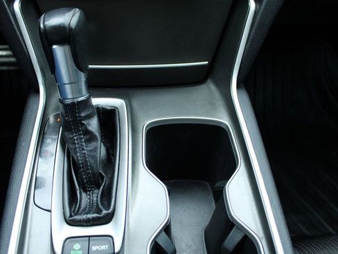 Used 2018 Honda Accord Sport image 19