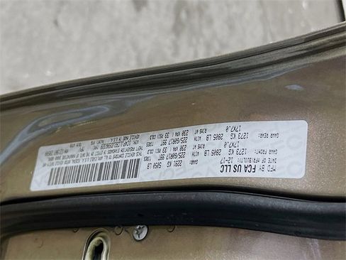 Used 2018 Jeep Cherokee Latitude image 17