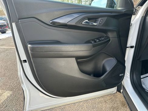 Used 2022 Chevrolet TrailBlazer RS w/ Technology Package image 10