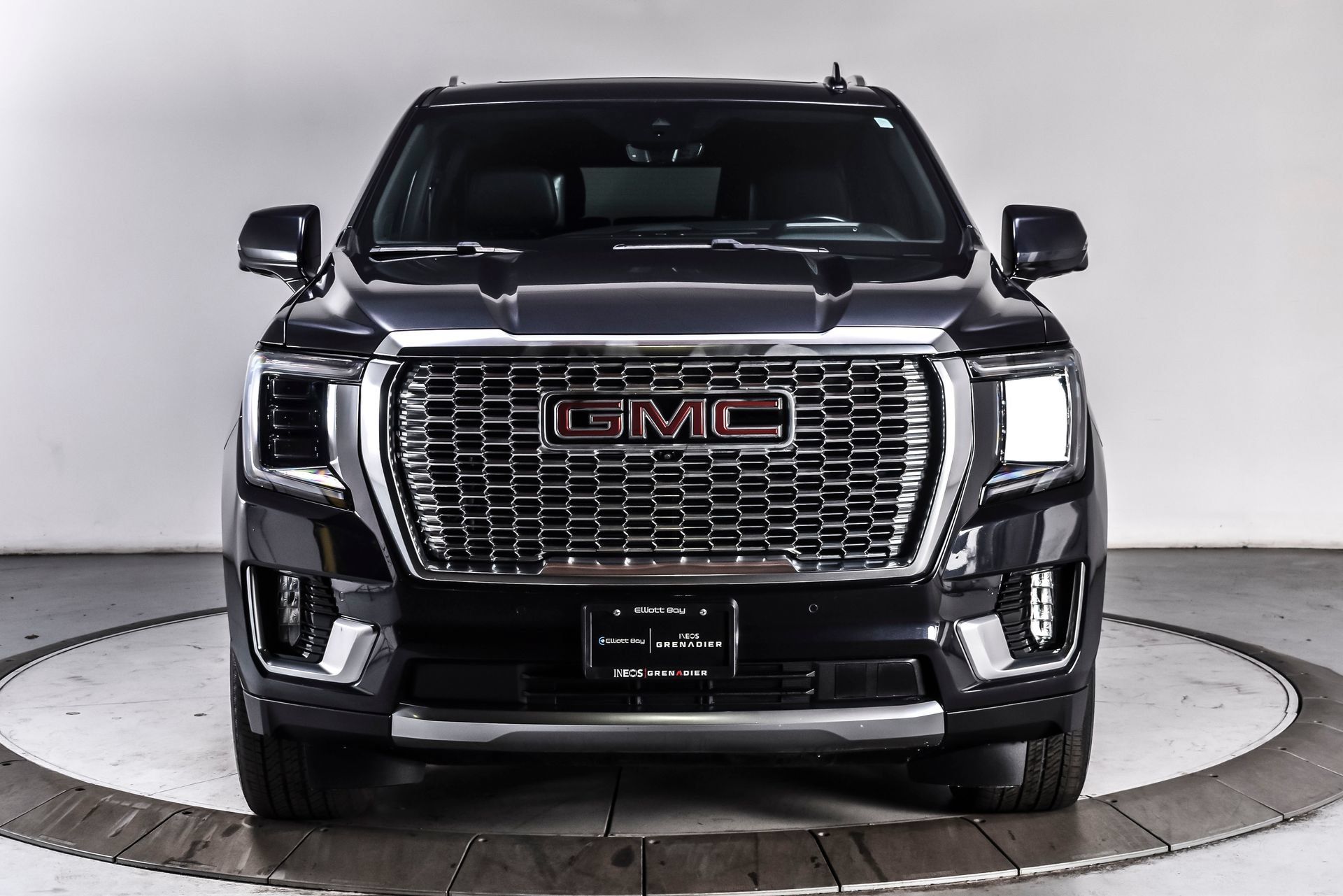 Used 2023 GMC Yukon XL Denali w/ Denali Reserve Package AWD/4WD image 2