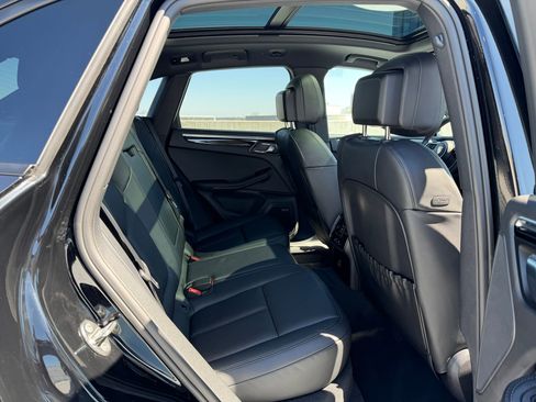 Certified 2025 Porsche Macan image 19
