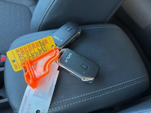 Certified 2024 Kia Seltos S image 24