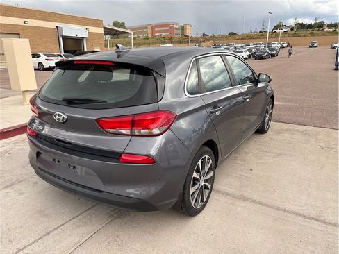 Used 2018 Hyundai Elantra GT FWD image 4