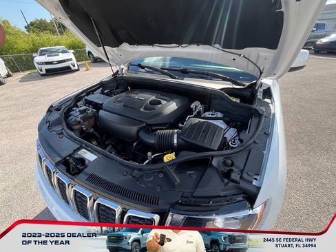 Used 2017 Jeep Grand Cherokee Laredo w/ Quick Order Package 2BE image 21