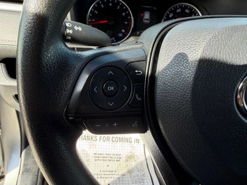 Used 2022 Toyota RAV4 LE AWD/4WD image 19