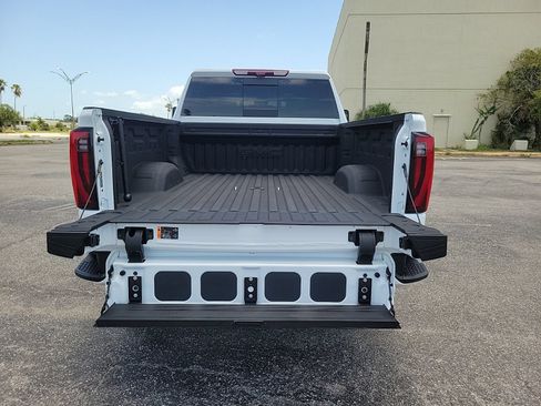 Used 2025 GMC Sierra 2500 Denali w/ Denali Reserve Package AWD/4WD image 8