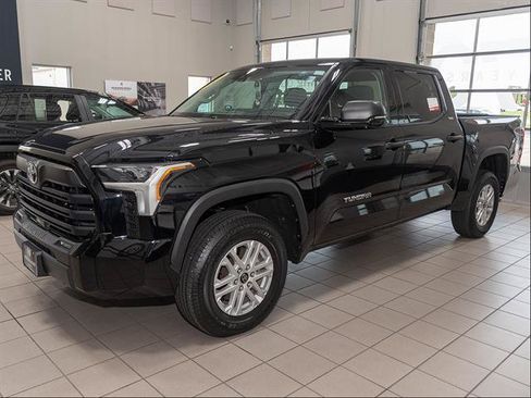 Used 2023 Toyota Tundra SR5 w/ SR5 Convenience Package AWD/4WD image 5