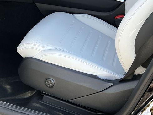 New 2026 Mercedes-Benz GLC 300 4MATIC image 12