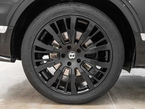 Used 2017 Bentley Bentayga AWD/4WD image 8