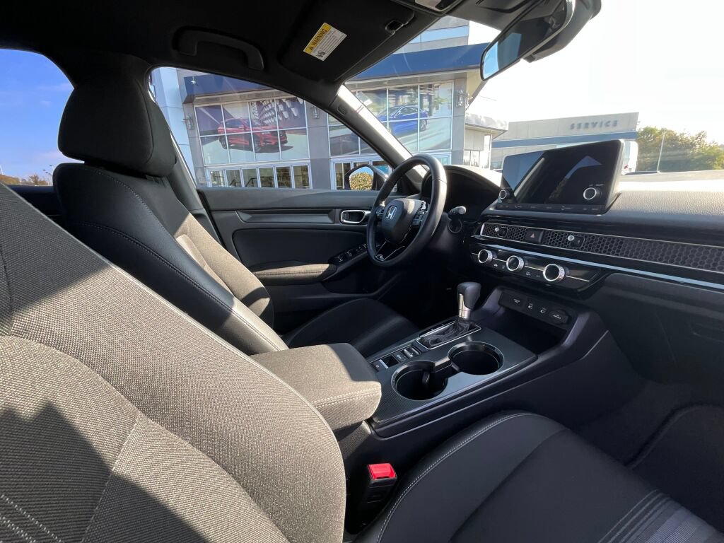 Used 2025 Honda Civic Sport image 17