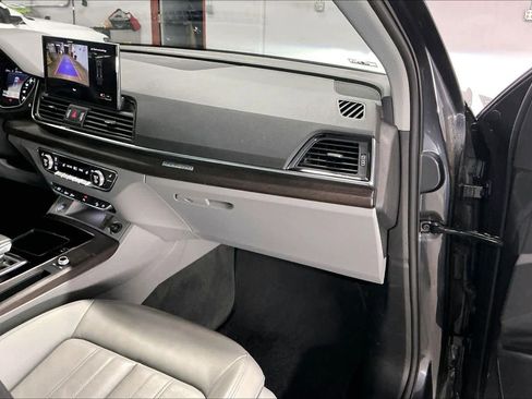 Used 2023 Audi Q5 2.0T Premium w/ Convenience Package image 18