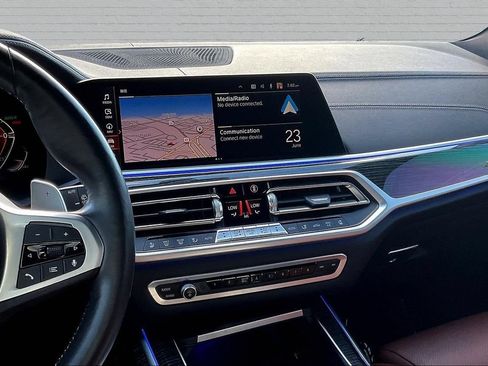 Used 2022 BMW X7 xDrive40i w/ M Sport Package AWD/4WD image 9