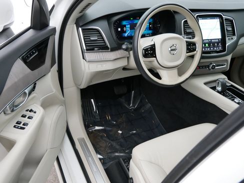 Certified 2023 Volvo XC90 T8 Plus w/ Protection Package Premier AWD/4WD image 10