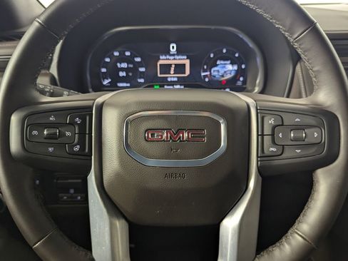 Used 2024 GMC Yukon SLT w/ SLT Luxury Package AWD/4WD image 19