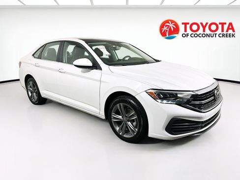 Used 2023 Volkswagen Jetta SE w/ Panoramic Sunroof Package image 1