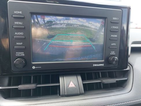 Used 2020 Toyota RAV4 XLE w/ Convenience Package image 9