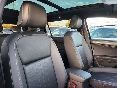 Certified 2022 Volkswagen Tiguan SE R-Line image 17