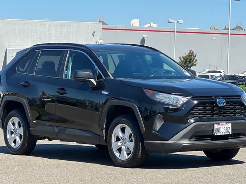 Used 2021 Toyota RAV4 LE AWD/4WD image 5