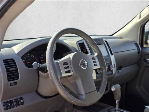 Used 2019 Nissan Frontier SV image 14