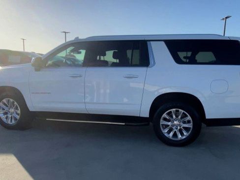 Used 2024 Chevrolet Suburban Premier image 6