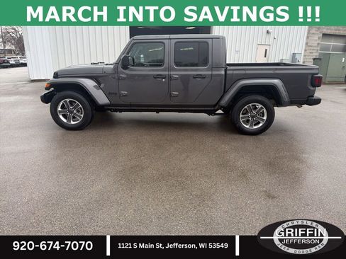 Used 2024 Jeep Gladiator Sport w/ Premium Package image 12