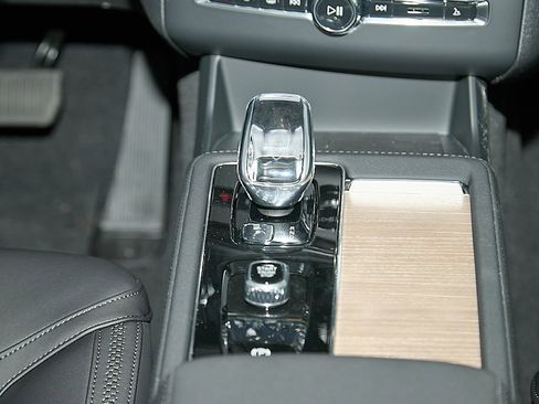 New 2026 Volvo XC90 B6 Plus w/ Protection Package image 29