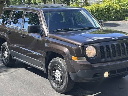 Used 2014 Jeep Patriot Sport w/ Power Value Group image 4