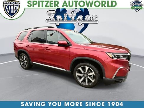 Used 2025 Honda Pilot Touring image 1