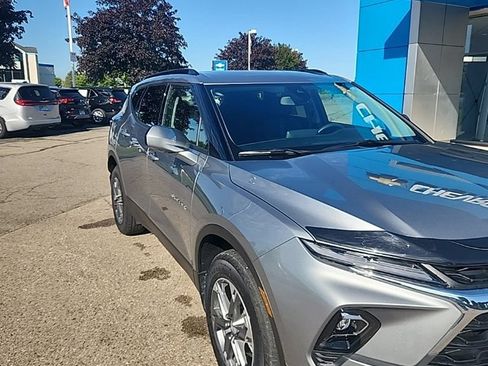 Used 2025 Chevrolet Blazer LT w/ Convenience Package AWD/4WD image 2