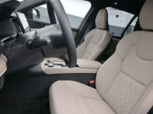 New 2026 Volvo XC90 T8 Plus image 9