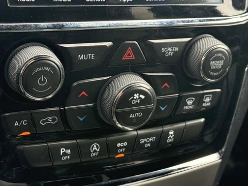 Used 2019 Jeep Grand Cherokee Limited AWD/4WD image 19