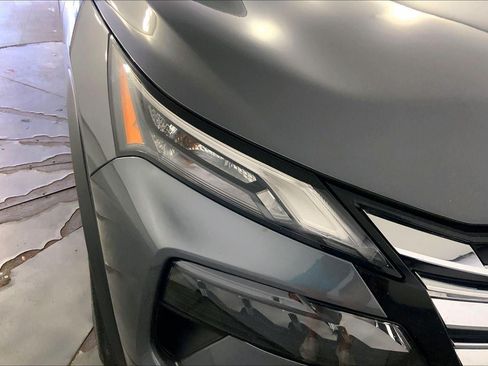 Used 2025 Nissan Rogue SV AWD/4WD image 26