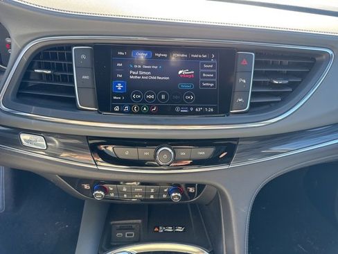 Used 2024 Buick Enclave Premium image 12