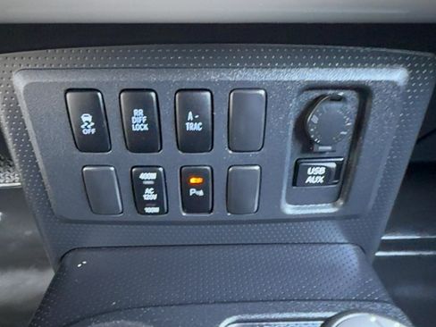 Used 2013 Toyota FJ Cruiser 4WD w/ Upgrade Pkg image 13