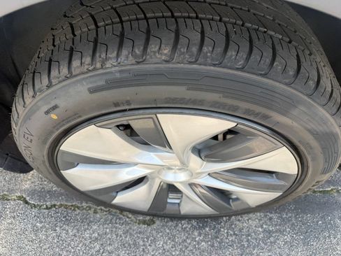 Used 2023 Tesla Model Y Long Range AWD/4WD image 12