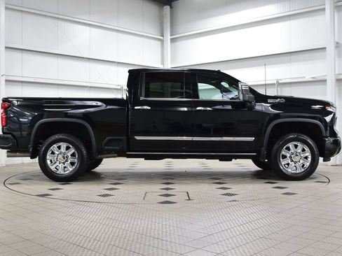 Used 2024 Chevrolet Silverado 2500 High Country w/ Technology Package AWD/4WD image 9