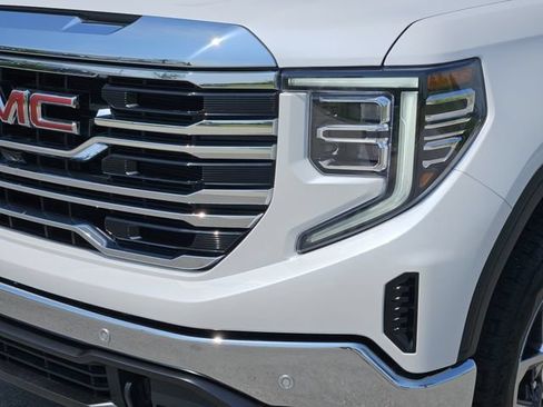 Used 2023 GMC Sierra 1500 SLT w/ SLT Premium Plus Package AWD/4WD image 9