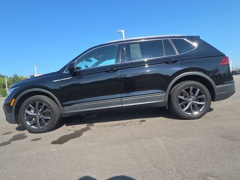 Used 2022 Volkswagen Tiguan SE AWD/4WD image 16