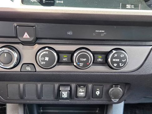 Used 2019 Toyota Tacoma TRD Sport AWD/4WD image 17