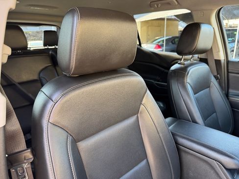 Used 2023 GMC Acadia SLT image 18