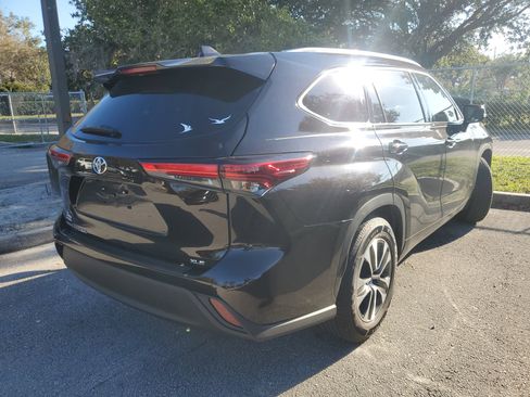 Used 2020 Toyota Highlander XLE image 4