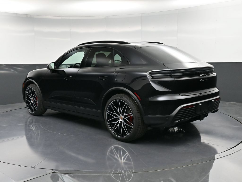 Certified 2025 Porsche Macan 4S Electric AWD/4WD image 3
