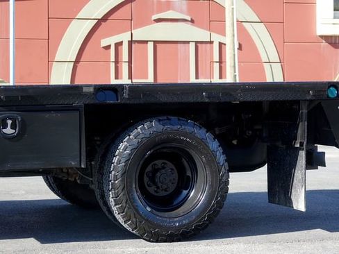 Used 2018 RAM 3500 Tradesman w/ Chrome Appearance Group image 12