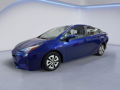Used 2016 Toyota Prius Four image 3